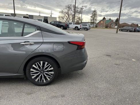 Used 2024 Nissan Altima 2.5 SV image 6