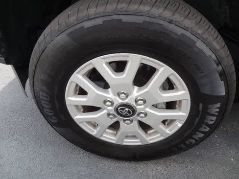 Used 2025 Toyota Tacoma SR5 AWD/4WD image 13