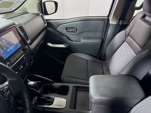 Used 2024 Nissan Frontier SV image 24