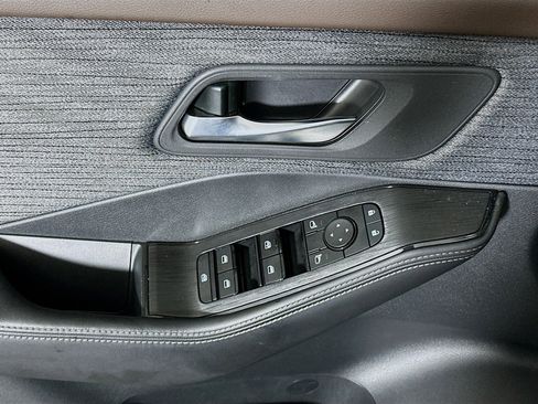 Used 2023 Nissan Rogue SV image 15