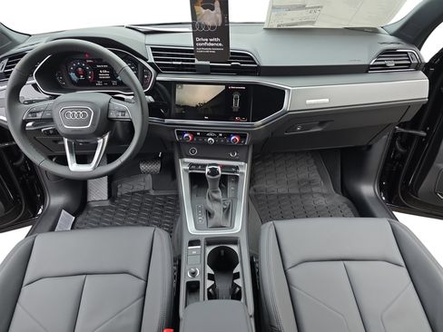 New 2025 Audi Q3 2.0T Premium image 9