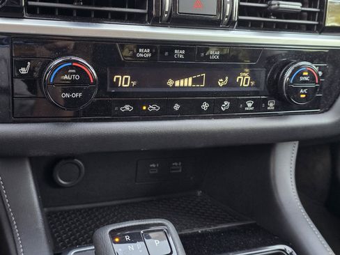 Used 2025 Nissan Pathfinder SV AWD/4WD image 20