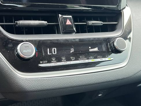 Used 2025 Toyota Corolla LE FWD image 29