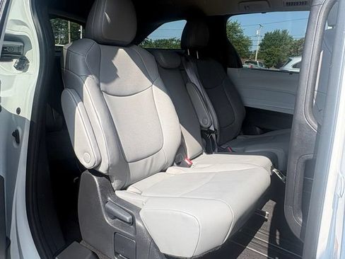 Used 2025 Toyota Sienna XLE w/ XLE Plus Package FWD image 14