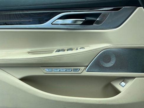 Used 2017 BMW 750i image 21
