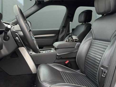 Used 2024 Land Rover Discovery Dynamic SE AWD/4WD image 19