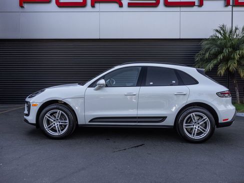 Certified 2025 Porsche Macan image 2