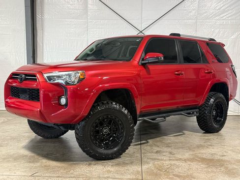 Used 2020 Toyota 4Runner SR5 AWD/4WD image 1