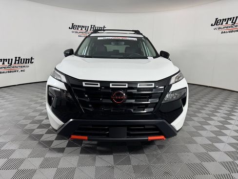 Used 2025 Nissan Rogue SV w/ Rock Creek Premium Package AWD/4WD image 4