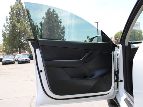 Used 2021 Tesla Model Y Long Range AWD/4WD image 9