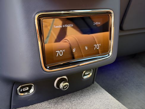 Used 2023 Bentley Bentayga AWD/4WD image 41