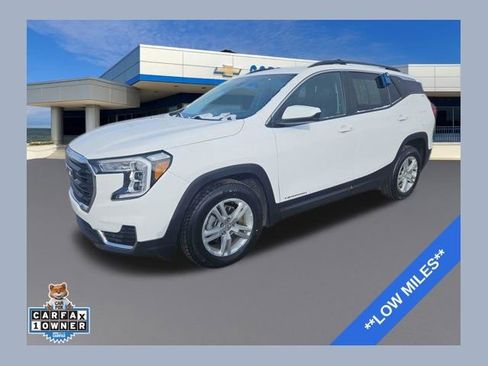 Used 2023 GMC Terrain SLE w/ Driver Convenience Package image 1