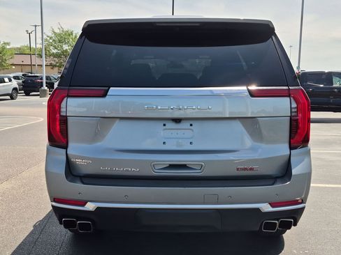 Used 2025 GMC Yukon Denali RWD image 4