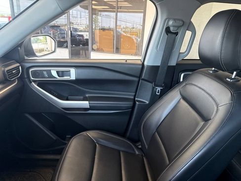Used 2022 Ford Explorer XLT w/ Equipment Group 202A AWD/4WD image 23
