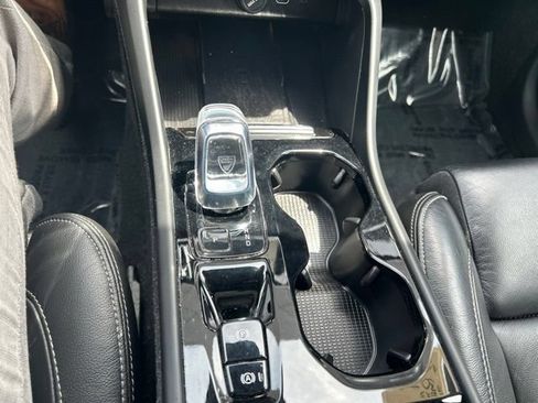 Used 2023 Volvo XC40 B5 Plus w/ Driver Assist Package AWD/4WD image 17