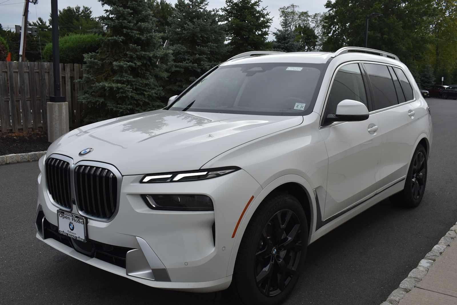 Used 2026 BMW X7 xDrive40i w/ Premium Package AWD/4WD image 3