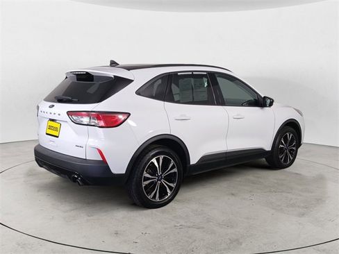 Used 2022 Ford Escape SE w/ SE Sport Appearance Package image 5