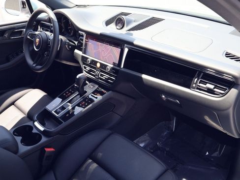 New 2026 Porsche Macan AWD/4WD image 25