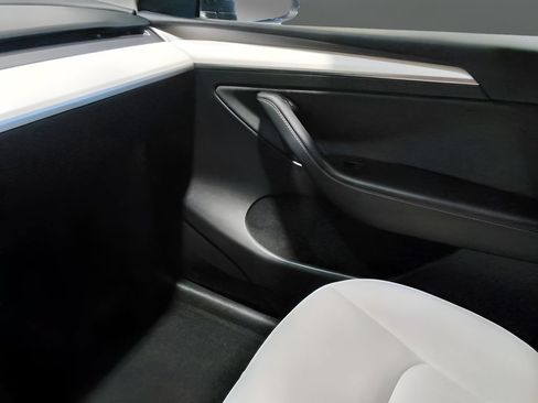 Used 2023 Tesla Model Y Long Range AWD/4WD image 23
