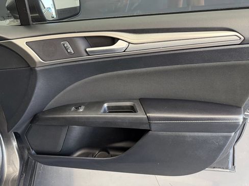 Used 2019 Ford Fusion SE FWD image 69