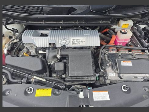 Used 2017 Toyota Prius V Four FWD image 8