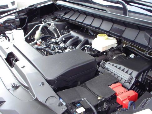 Used 2025 Nissan Pathfinder SV AWD/4WD image 16