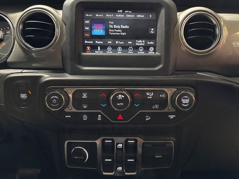 Used 2019 Jeep Wrangler Unlimited Sahara image 8