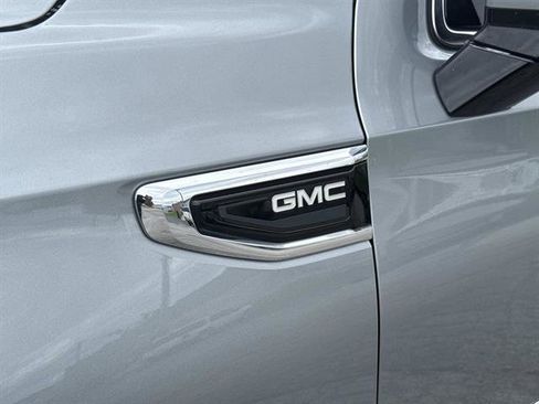 Used 2023 GMC Yukon XL SLT AWD/4WD image 11
