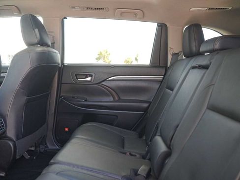 Used 2017 Toyota Highlander Limited Platinum FWD image 14