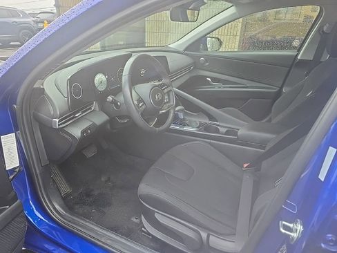 Used 2025 Hyundai Elantra SEL FWD image 8