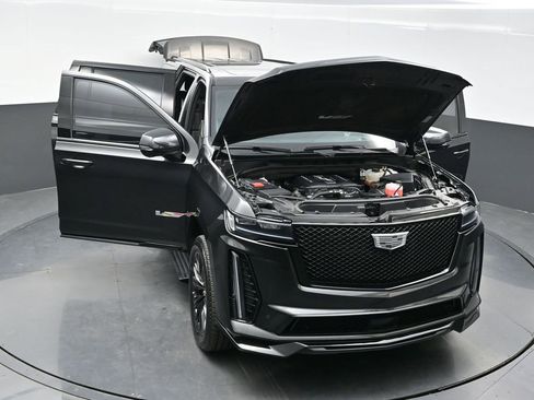 Certified 2024 Cadillac Escalade ESV V w/ LPO, ONYX Package AWD/4WD image 36