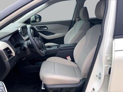 Used 2023 Nissan Rogue SV FWD image 8