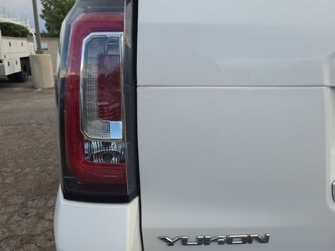 Used 2018 GMC Yukon SLT AWD/4WD image 26