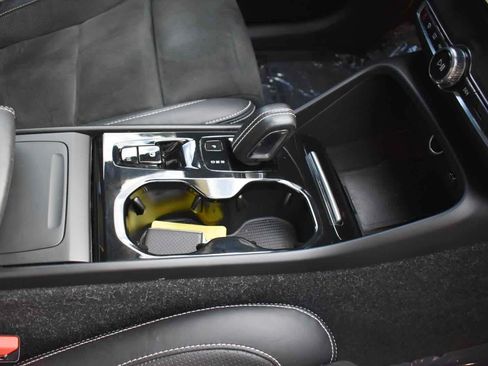 Used 2019 Volvo XC40 T5 R-Design AWD/4WD image 46