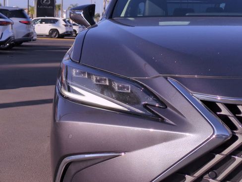 Certified 2023 Lexus ES 300h Ultra Luxury image 11