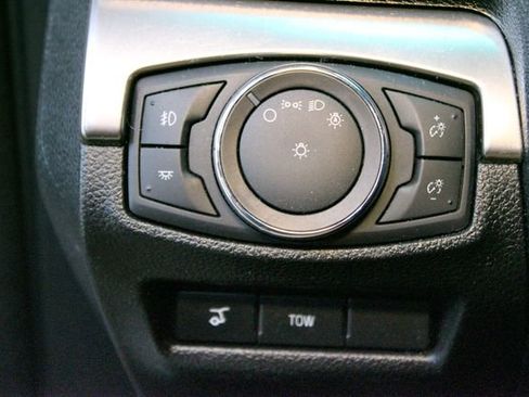 Used 2018 Ford Explorer XLT w/ Equipment Group 202A AWD/4WD image 21