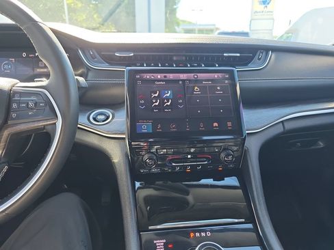 Used 2023 Jeep Grand Cherokee Limited AWD/4WD image 30