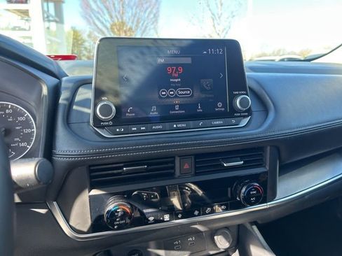 Used 2025 Nissan Rogue SV image 21