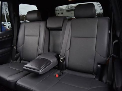 Used 2021 Lexus GX 460 Premium w/ Premium Package image 25