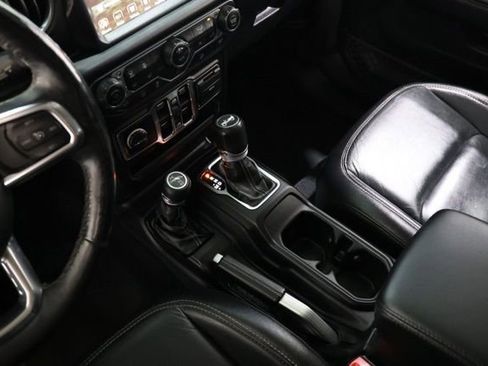 Used 2019 Jeep Wrangler Unlimited Sahara AWD/4WD image 30