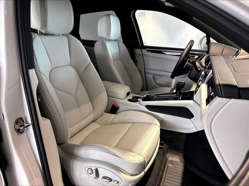New 2026 Porsche Macan AWD/4WD image 19