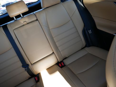 Used 2021 Toyota RAV4 XLE Premium image 14