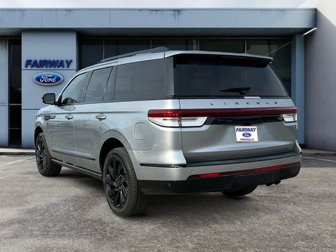 Used 2022 Lincoln Navigator Reserve image 4