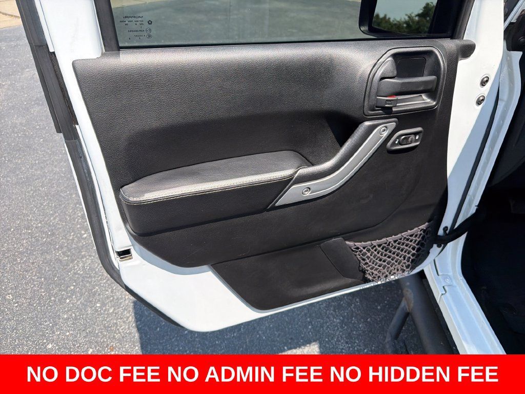 Used 2017 Jeep Wrangler Unlimited Rubicon AWD/4WD image 13