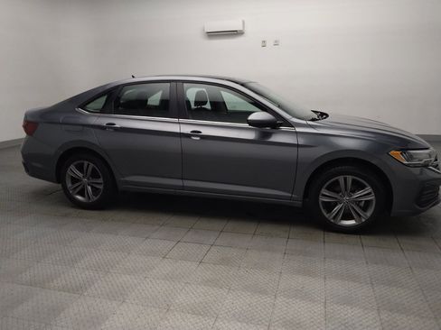 Used 2024 Volkswagen Jetta SE FWD image 11