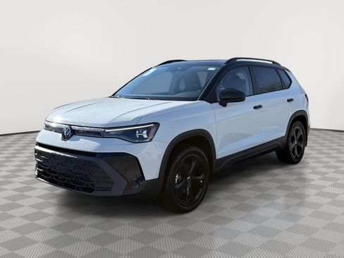 New 2026 Volkswagen Taos SE image 7