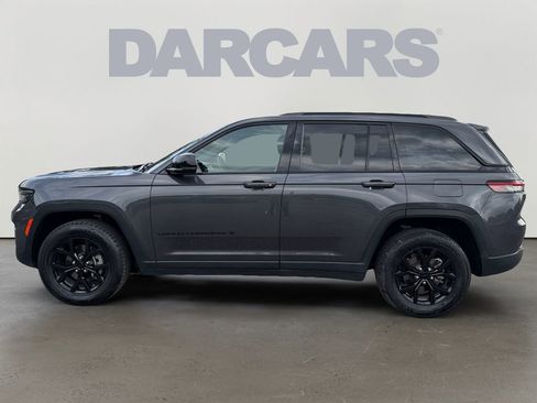Used 2024 Jeep Grand Cherokee Altitude AWD/4WD image 4