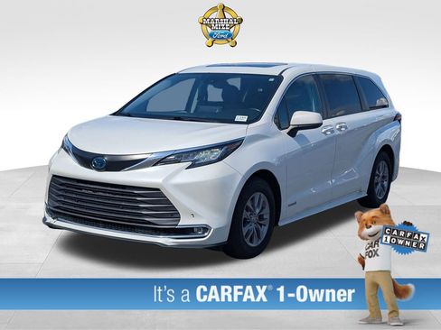 Used 2021 Toyota Sienna XLE image 1