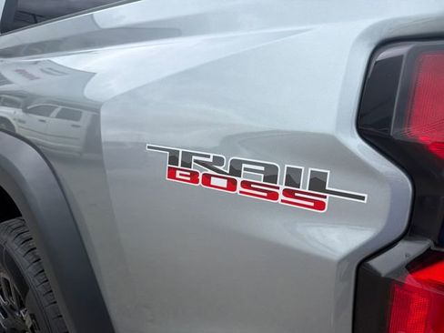 Used 2023 Chevrolet Colorado Trail Boss w/ Technology Package AWD/4WD image 18