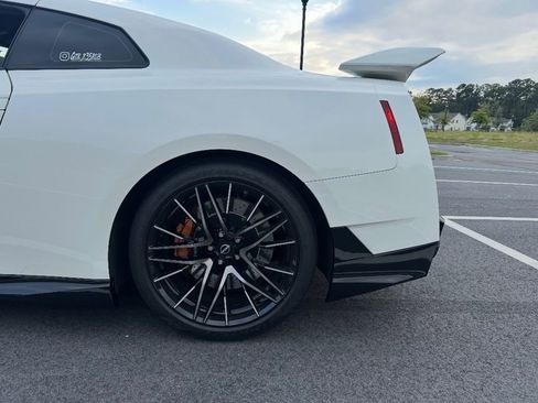 Used 2024 Nissan GT-R Premium w/ Premium Interior Package image 12